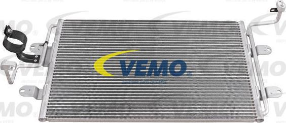 Vemo V15-62-1005 - Condensatore, Climatizzatore www.autoricambit.com